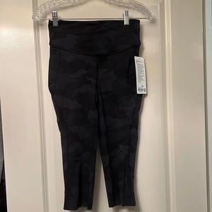 Lululemon Base Pace HR Crop 17” black camo